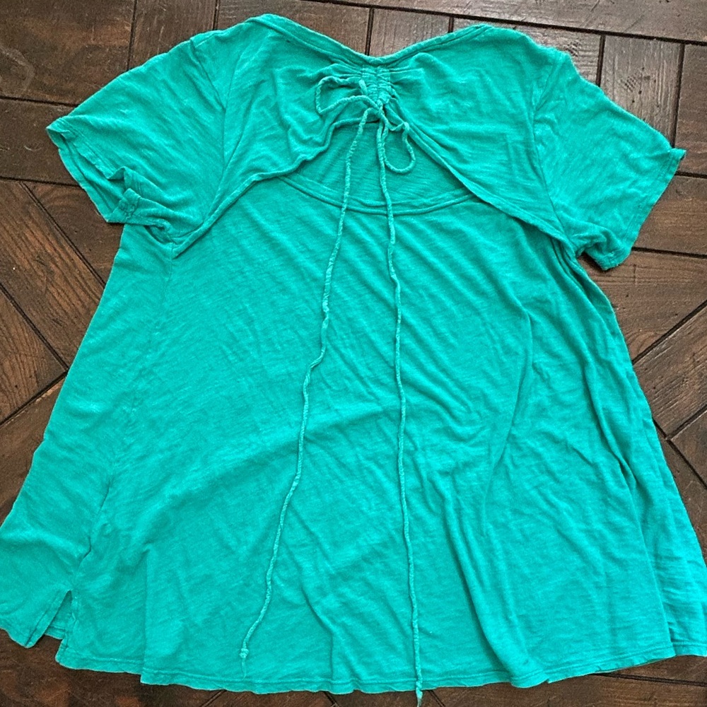 T.la. Peek-a-boo back T-shirt/ Tunic. Teal. M.